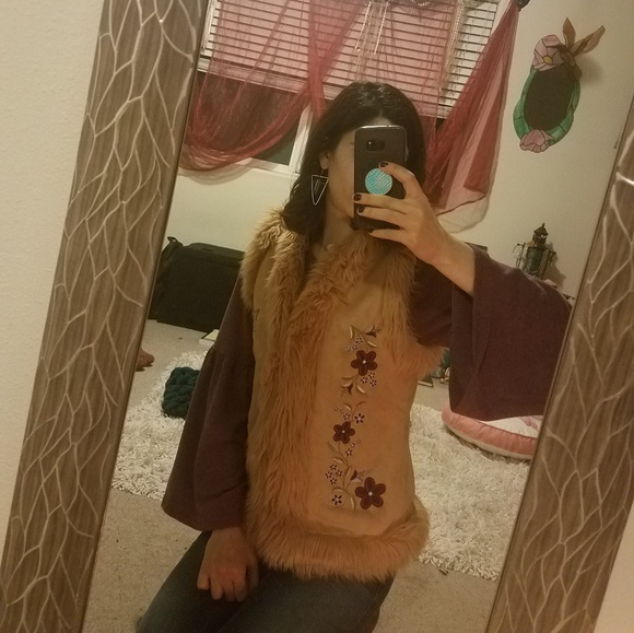 VINTAGE FUR LINED, FLOWER EMBROIDERED VEST🌼 EU CONDITION - Picture 14 of 16